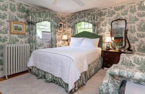 Historic Montford Bed & Breakfast | Pinecrest Bed & Breakfast