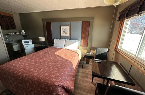 Nipigon Hotel | Pinecrest Motel