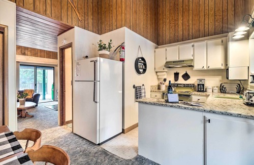 Pinecrest House | Pinecrest Retreat with Fireplace!