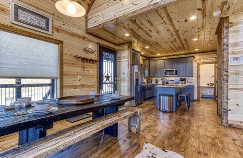 Chalet Village North Cabin | Pinecrest: Spectacular Cabin in the Best Location