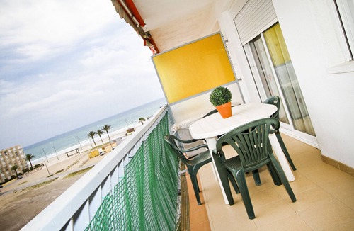 La Pineda Apartment | PINEDA 3 with sea views, beach at 100m