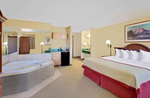 Pinedale Hotel | Pinedale Hotel & Suites