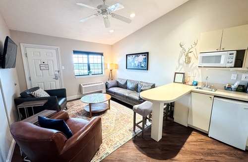 St. Clair Hotel | Pinemark Inn & Suites