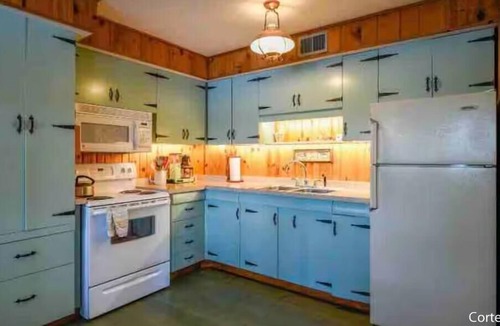 Remer House | Pinepoint Retreat with Lakeside Sauna