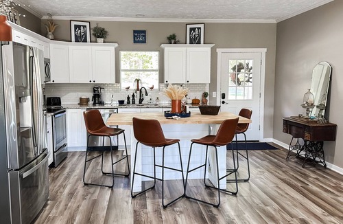 Brookeland House | Pines by the Lake