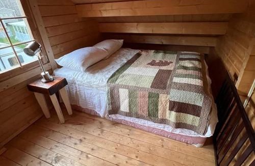 Seguin House | Pines Lakefront Cottage at Horseshoe Lake