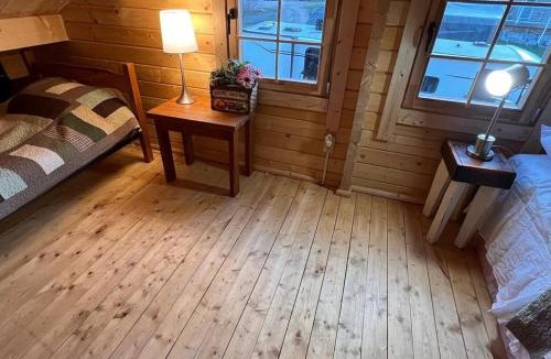 Seguin House | Pines Lakefront Cottage at Horseshoe Lake