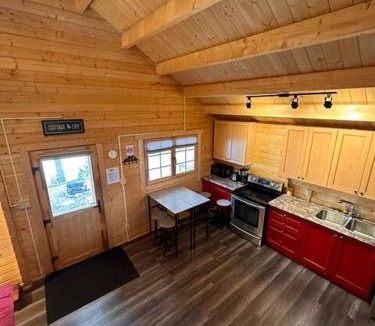 Seguin House | Pines Lakefront Cottage at Horseshoe Lake