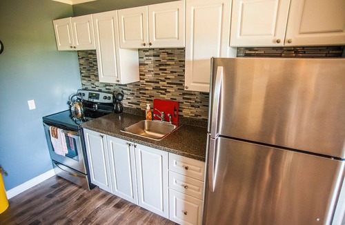 Rusticoville Hotel | Pines Motel