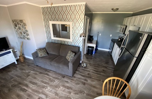 Rusticoville Hotel | Pines Motel