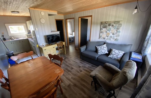 Rusticoville Hotel | Pines Motel