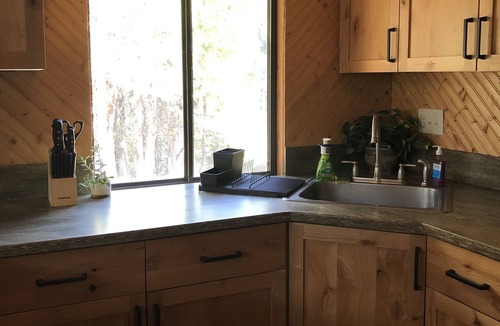 Pollock Pines Cabin | Pines Retreat - Charming Getaway