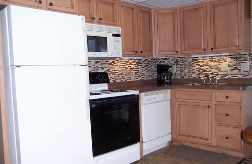 Traverse City Apartment | Pinestead Reef Resort