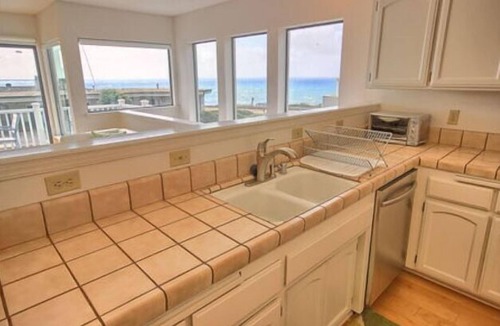 San Simeon House | Pinestone on Moonstone Beach-Spring Special
