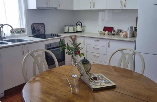 Narromine House | Pinetree Cottage Narromine