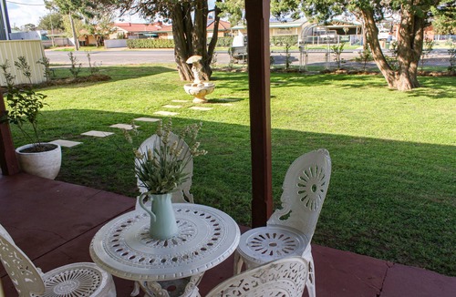 Narromine House | Pinetree Cottage Narromine