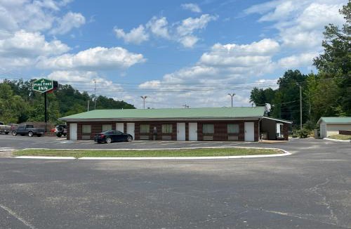 Parsons Hotel | Pinetree Inn