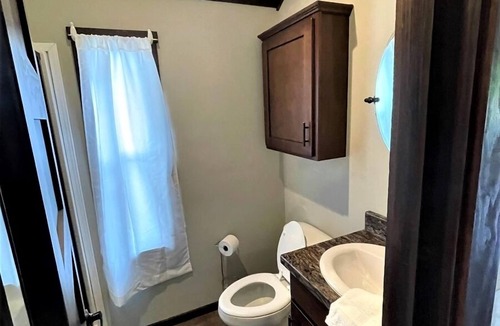 Gadsden Cottage | Pinewood Cottage at River Rocks Landing