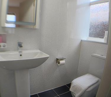 Iver House | Pinewood Guest House