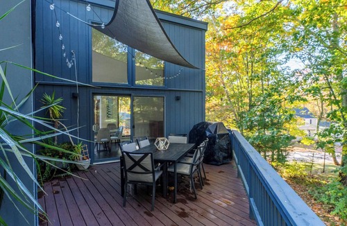 Cape Elizabeth House | Pinewood Perch: Post modern Sleeps 10+ & hot tub