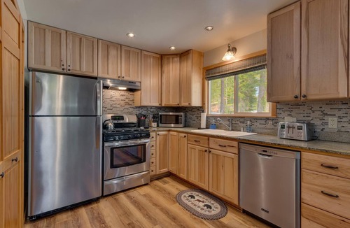 Ridgewood House | Piney Wood By Tahoe Getaways - 2 BR + Loft w/Hot Tub