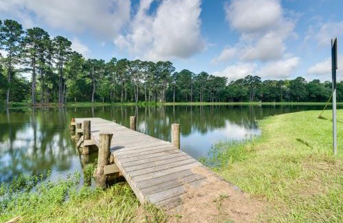 Magnolia House | Piney Woods Escape! Magnolia Home w/Lake Access