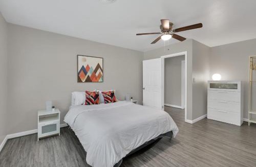 Huntsville House | Piney Woods I Ping Pong I By SHSU I TV I Sleeps 11