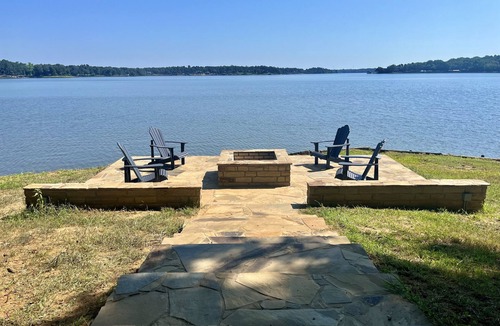 Dogwood House | Piney Woods Retreat on the Lake