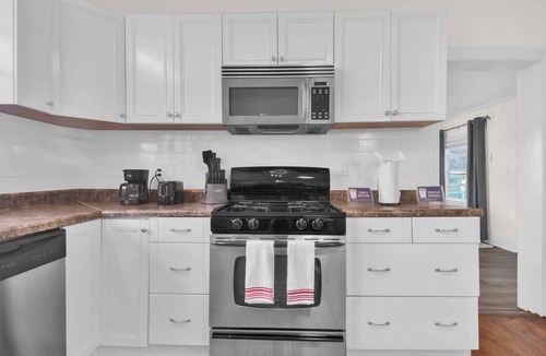 Terry Sanford House | Ping-Pong & Huge Yard! Central- Fayetteville Pearl
