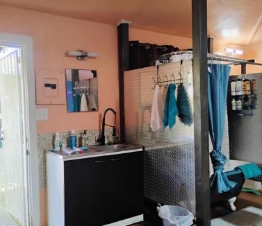 Merced House | Ping's Tiny Home self-check in & out private
