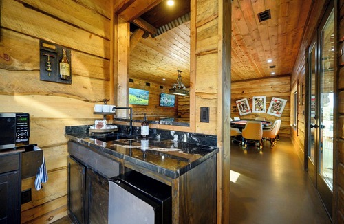 Broken Bow Cabin | Pinhouse: Bowling, Slide, Splash, Golf, Sleeps 50!