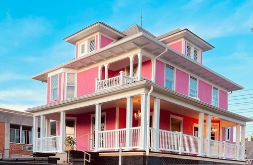 Seymour House | Pink Castle Babe’cation of Indiana