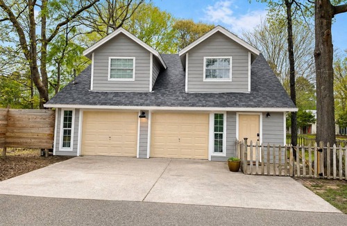 Huntington Cottage | Pink Door House