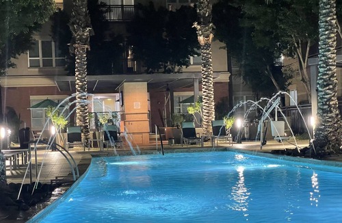 Riverside Apartment | Pink Dreams Tempe Luxury Stay