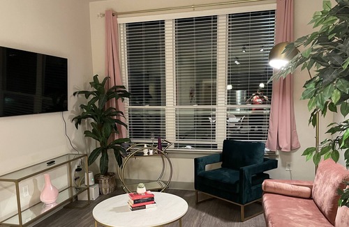 Riverside Apartment | Pink Dreams Tempe Luxury Stay