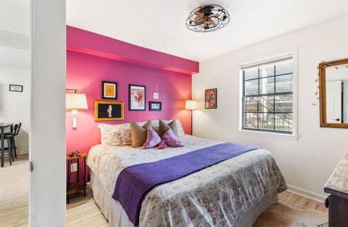 Music Row House | Pink Dreams - Walk to Live Music, Bars, Restaurants - Free Parking