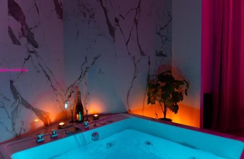 Saint-Maurice Apartment | Pink Eden Jacuzzi Suite Luxury Escapade Romantique