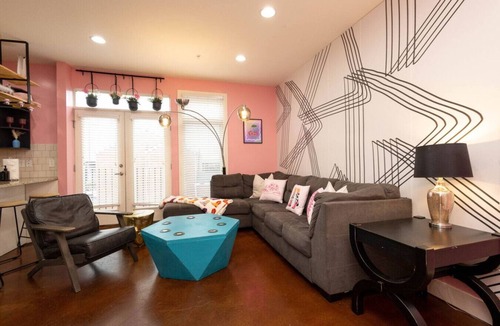 West End Condo | Pink Experience - West End Broadway & Restaurants - Newly Updated Corner Condo