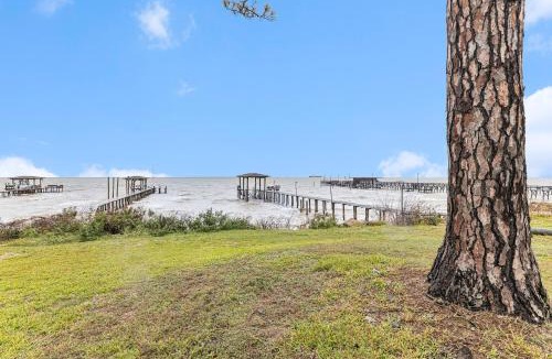 Dickinson House | Pink Flamingo Hideaway