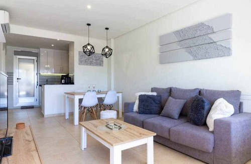 La Florida Apartment | Pink garden bungalow