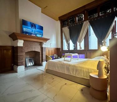 Tourcoing Hotel | Pink Love Room privée avec jacuzzi privatif