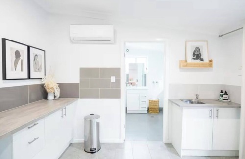 Ettalong Beach Cabin | Pink Muse, 3 Mins to Ettalong Beach