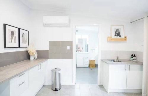 Ettalong Beach Cabin | Pink Muse, 3 Mins to Ettalong Beach