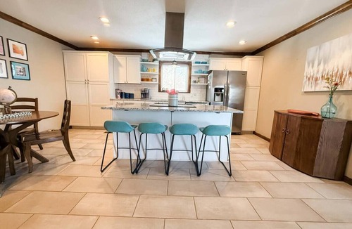 Beaver Shores House | Pink Pearl-Beaver Lake Views-Hot Tub-Sauna
