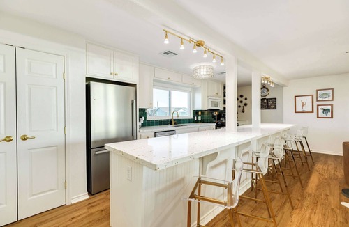 Surfside Beach House | Pink Pearl - Where Mr Ocean Blue Meets Ms Posh Pink!