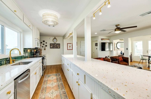 Surfside Beach House | Pink Pearl - Where Mr Ocean Blue Meets Ms Posh Pink!