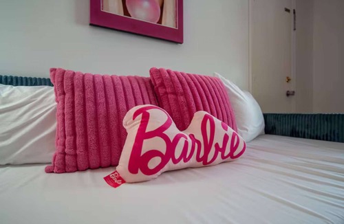 Eureka Springs Historic District Hotel | Pink Room, #16 at Glory Dayz!
