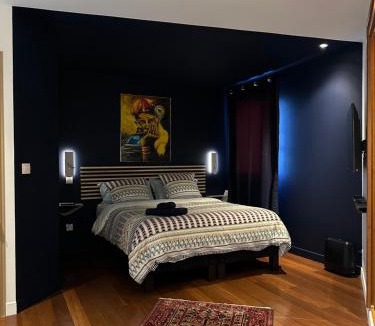 Reims Apartment | Pink Tropical Champagne