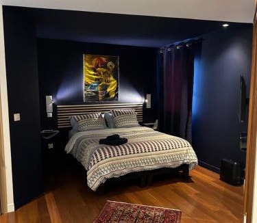 Reims Apartment | Pink Tropical Champagne