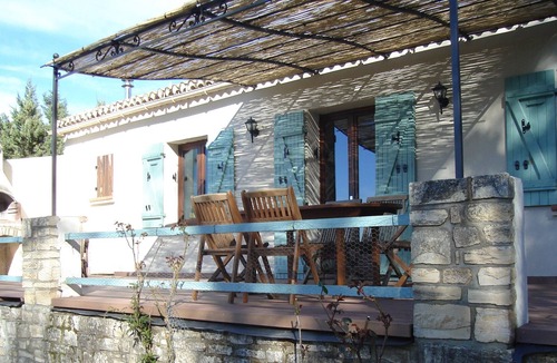 La Capelle-et-Masmolene Villa | pink villa near Uzes